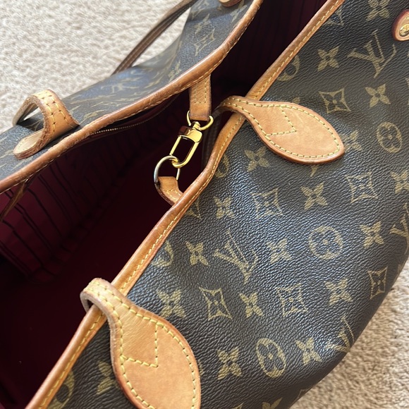 Authentic Neverfull GM Monogram PINK inside lining comes with receipt 2018 - Picture 13 of 17